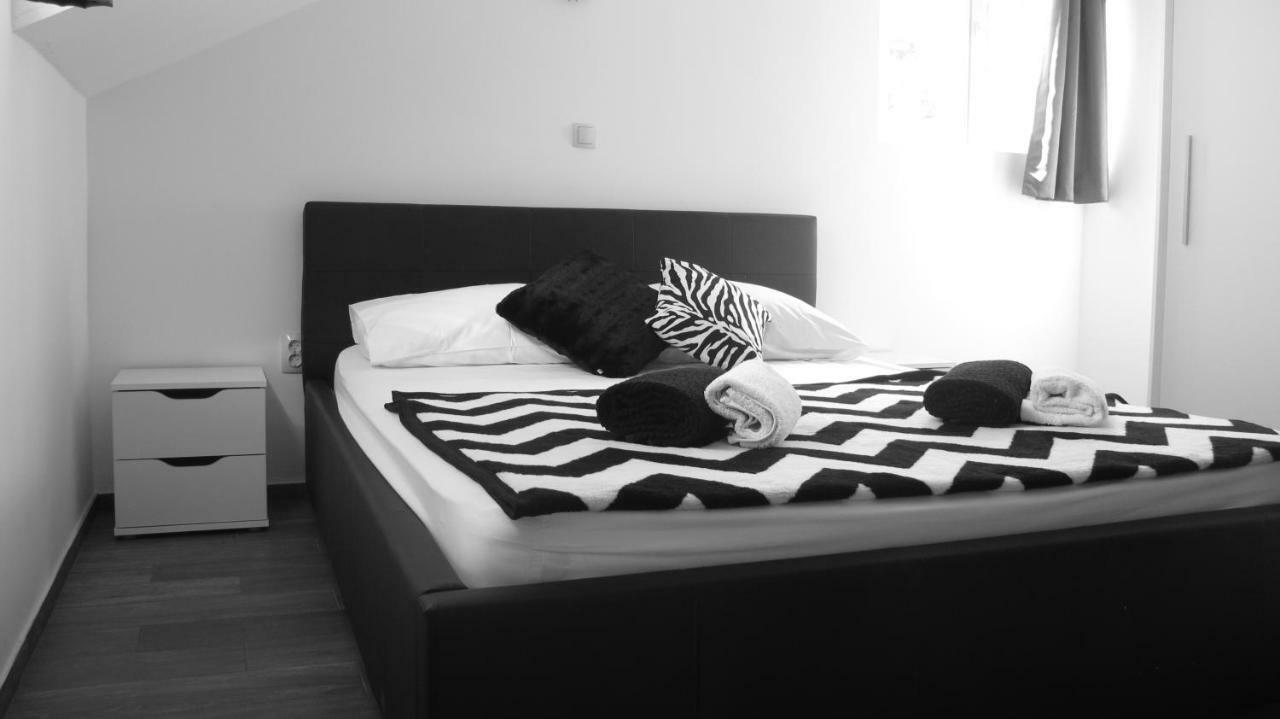 Guesthouse Ruza Sobra Apartments In The Attic Of The House Exterior foto